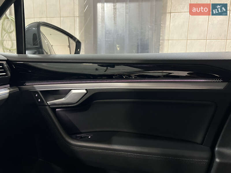 Позашляховик / Кросовер Volkswagen Touareg 2018 в Києві