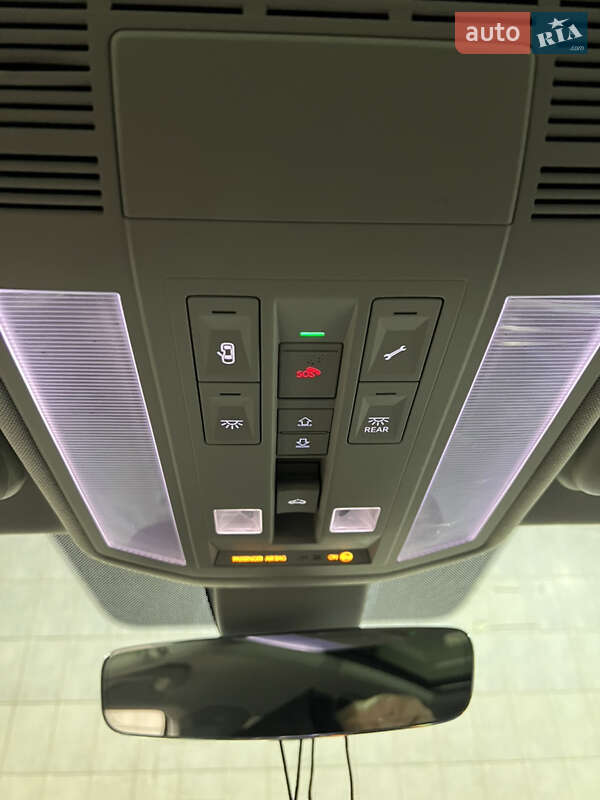 Позашляховик / Кросовер Volkswagen Touareg 2018 в Києві