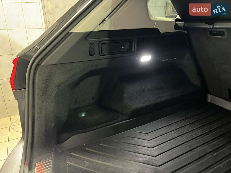 Позашляховик / Кросовер Volkswagen Touareg 2018 в Києві