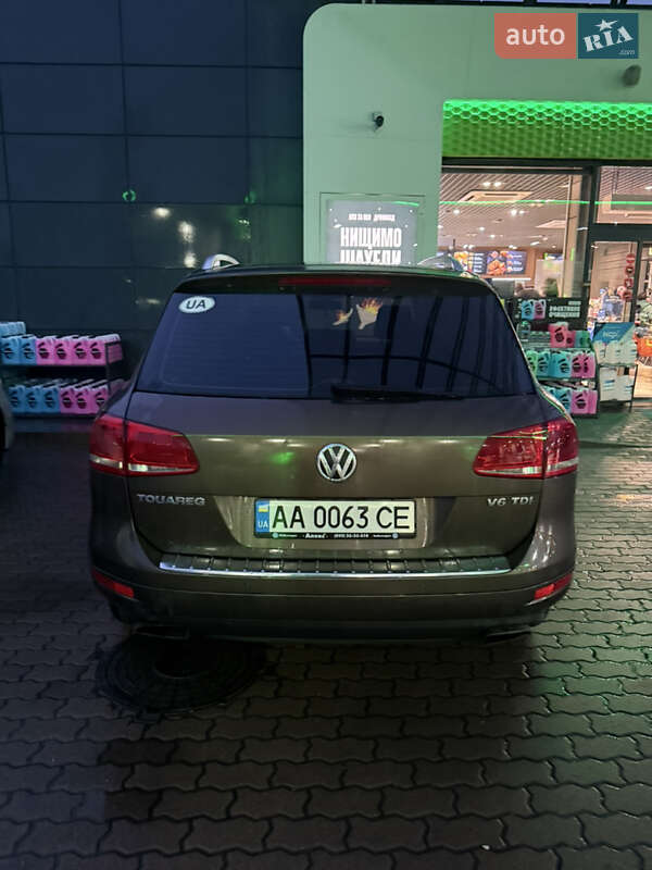 Позашляховик / Кросовер Volkswagen Touareg 2012 в Києві