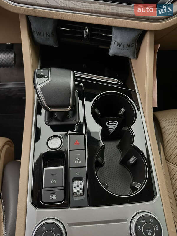 Внедорожник / Кроссовер Volkswagen Touareg 2020 в Киеве