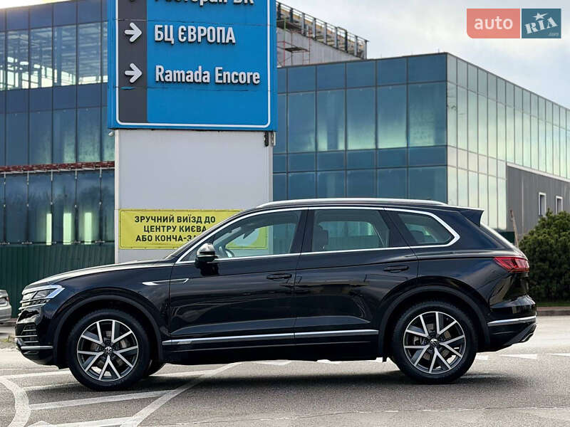 Внедорожник / Кроссовер Volkswagen Touareg 2022 в Киеве