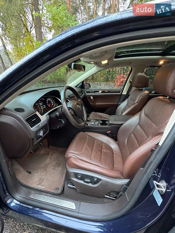 Позашляховик / Кросовер Volkswagen Touareg 2013 в Полтаві