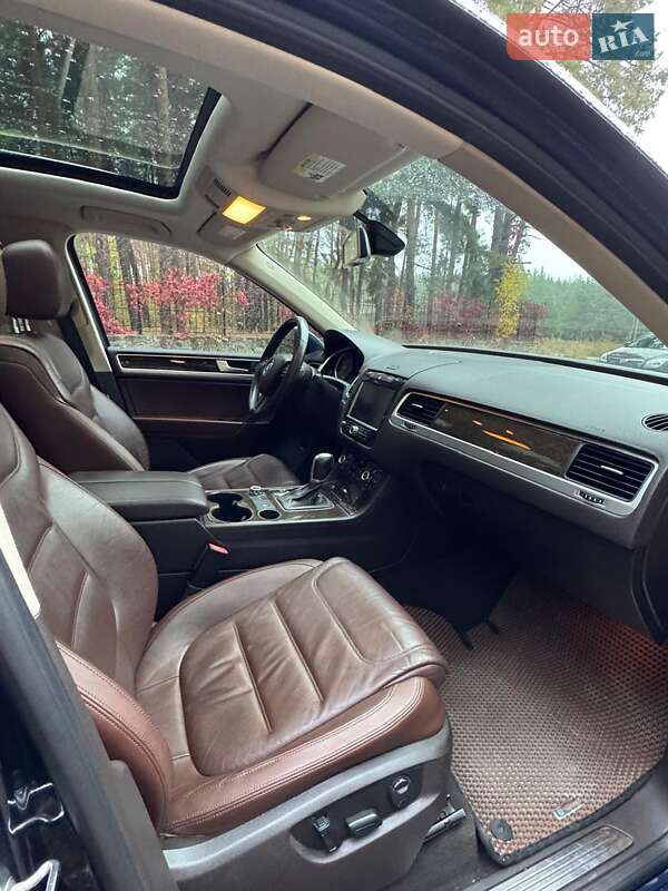 Позашляховик / Кросовер Volkswagen Touareg 2013 в Полтаві