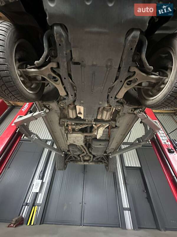 Позашляховик / Кросовер Volkswagen Touareg 2013 в Полтаві