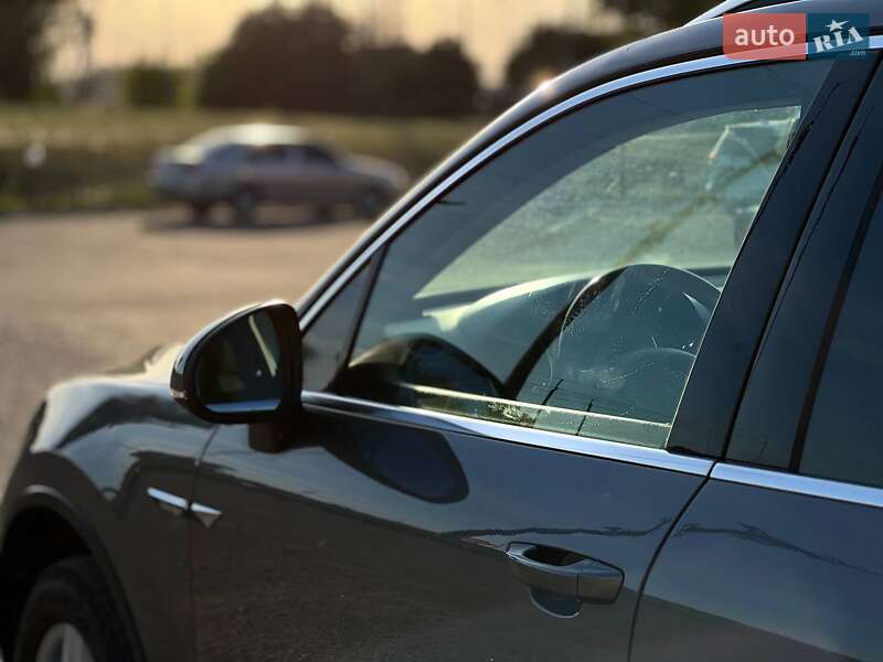 Внедорожник / Кроссовер Volkswagen Touareg 2014 в Богуславе