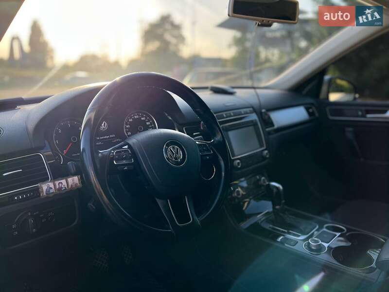 Внедорожник / Кроссовер Volkswagen Touareg 2014 в Богуславе