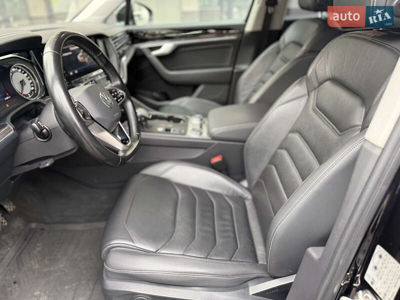 Внедорожник / Кроссовер Volkswagen Touareg 2021 в Киеве