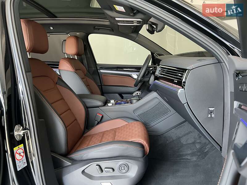 Позашляховик / Кросовер Volkswagen Touareg 2024 в Києві