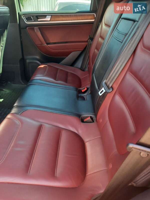 Внедорожник / Кроссовер Volkswagen Touareg 2013 в Изюме