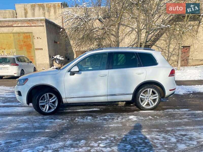 Внедорожник / Кроссовер Volkswagen Touareg 2014 в Львове
