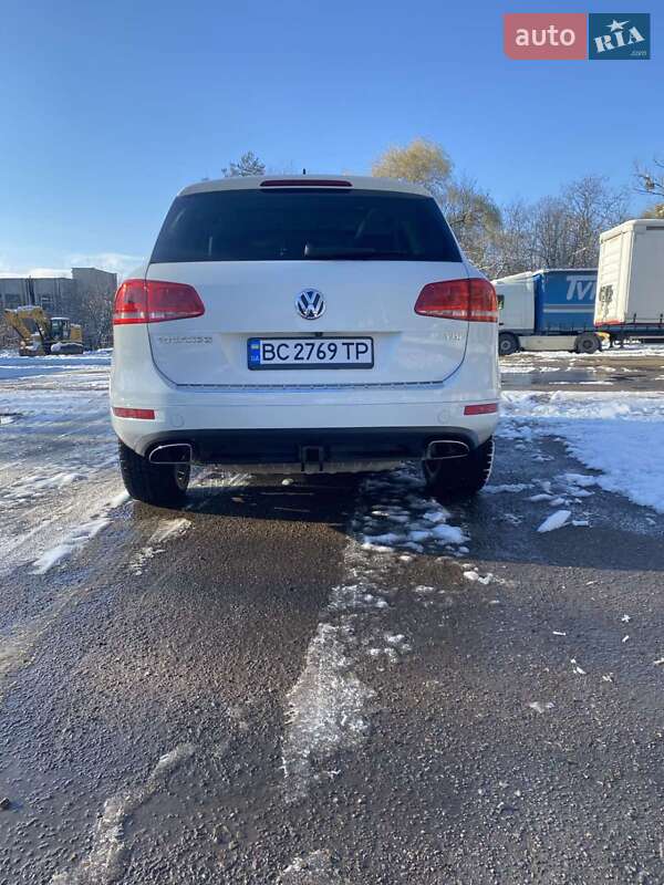 Внедорожник / Кроссовер Volkswagen Touareg 2014 в Львове