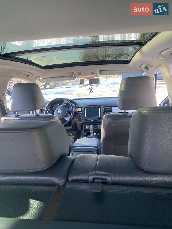 Внедорожник / Кроссовер Volkswagen Touareg 2014 в Львове