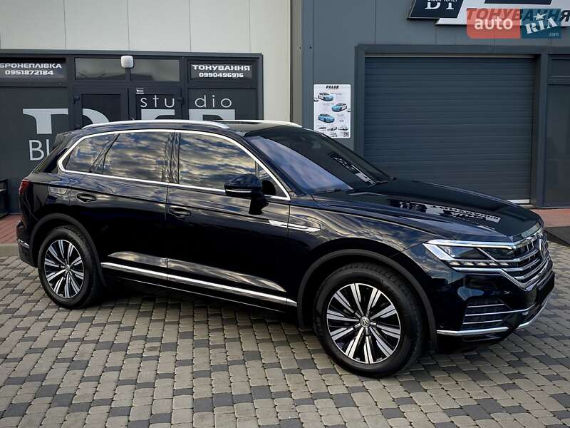 Позашляховик / Кросовер Volkswagen Touareg 2019 в Мукачевому