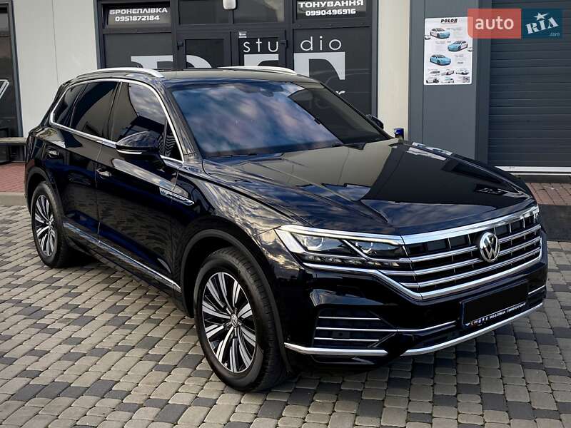 Позашляховик / Кросовер Volkswagen Touareg 2019 в Мукачевому