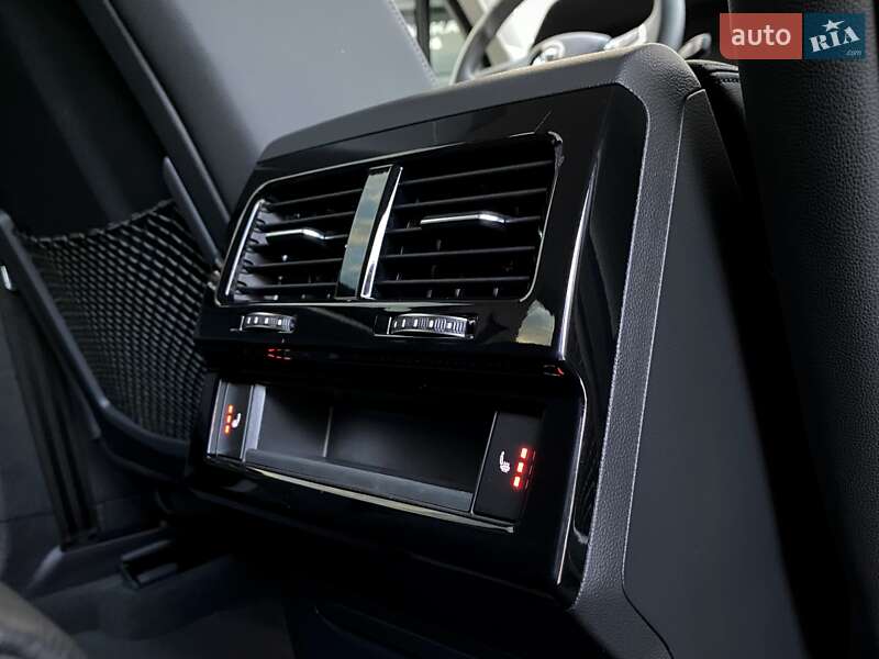 Позашляховик / Кросовер Volkswagen Touareg 2019 в Мукачевому