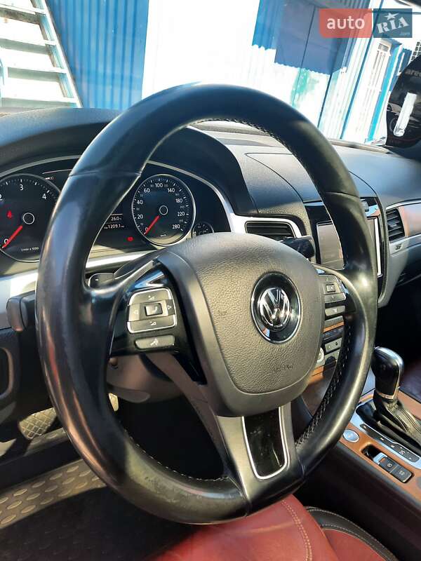 Внедорожник / Кроссовер Volkswagen Touareg 2013 в Изюме
