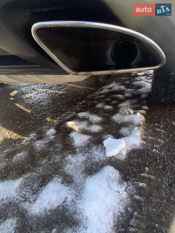 Внедорожник / Кроссовер Volkswagen Touareg 2014 в Львове