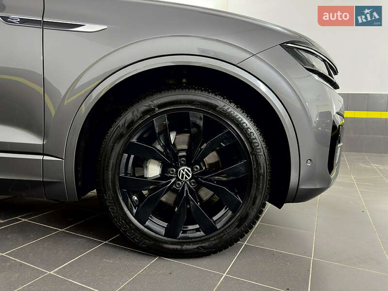 Позашляховик / Кросовер Volkswagen Touareg 2022 в Козятині