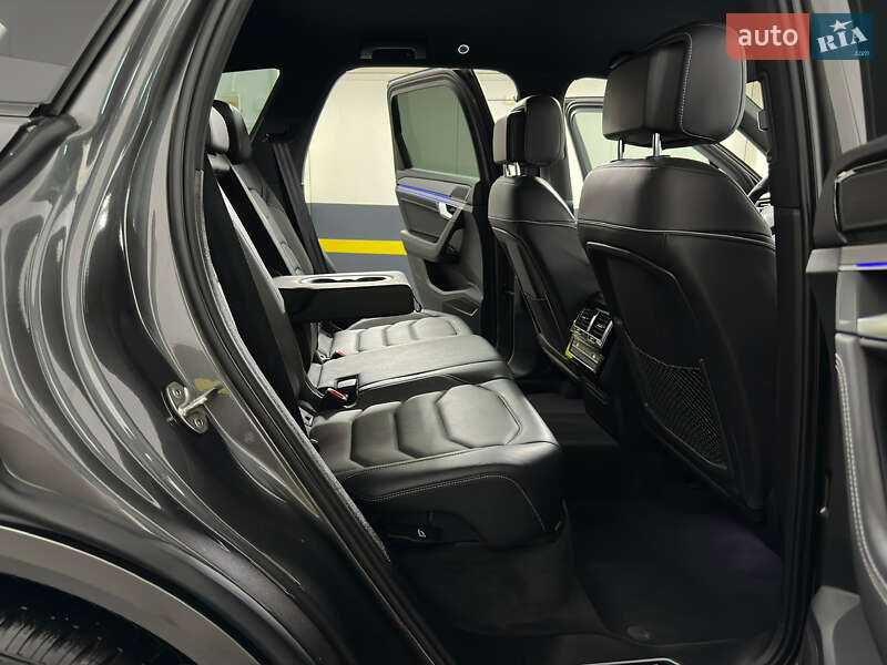 Позашляховик / Кросовер Volkswagen Touareg 2022 в Козятині