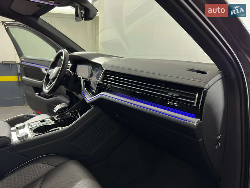 Позашляховик / Кросовер Volkswagen Touareg 2022 в Козятині