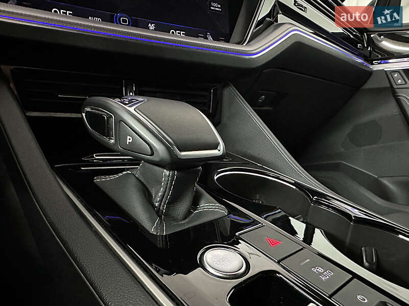 Позашляховик / Кросовер Volkswagen Touareg 2022 в Козятині