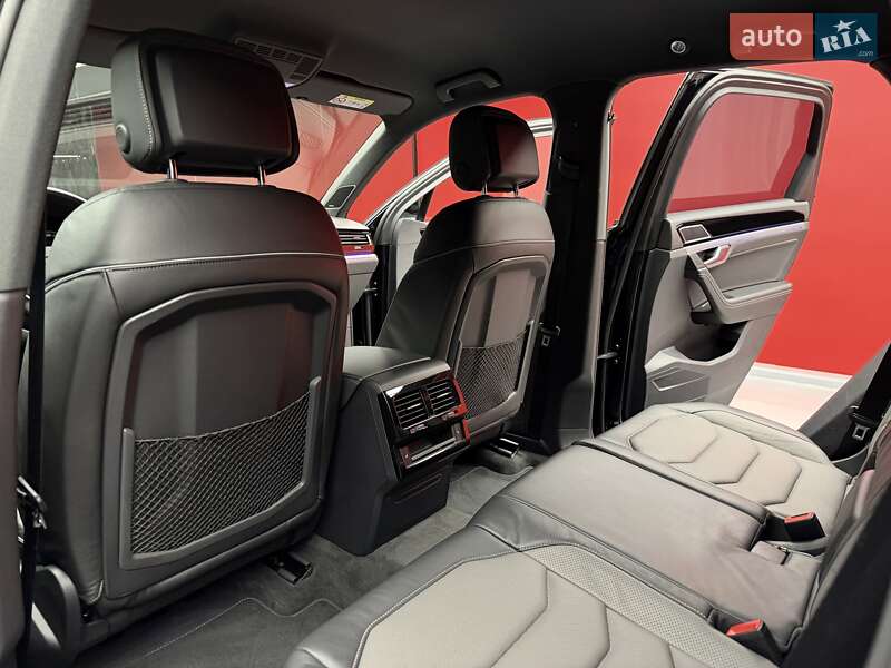 Внедорожник / Кроссовер Volkswagen Touareg 2021 в Киеве