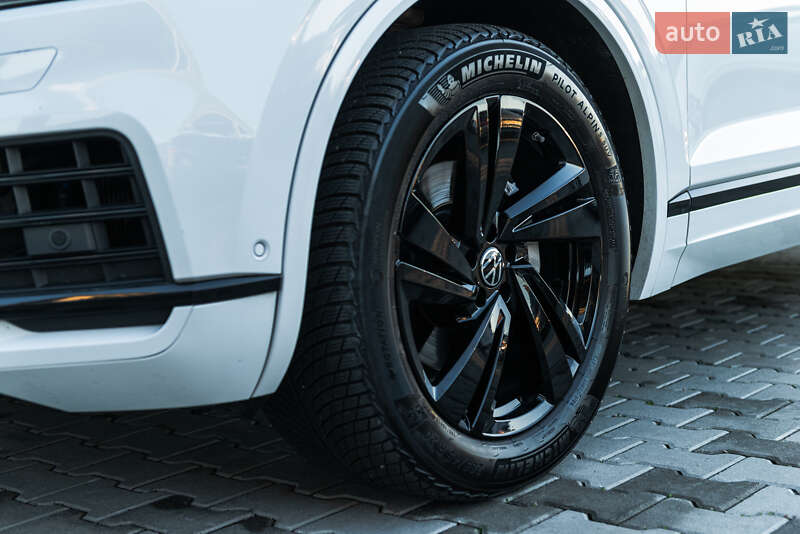 Внедорожник / Кроссовер Volkswagen Touareg 2019 в Мукачево