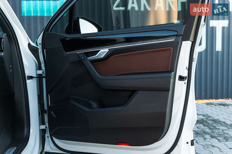 Внедорожник / Кроссовер Volkswagen Touareg 2019 в Мукачево