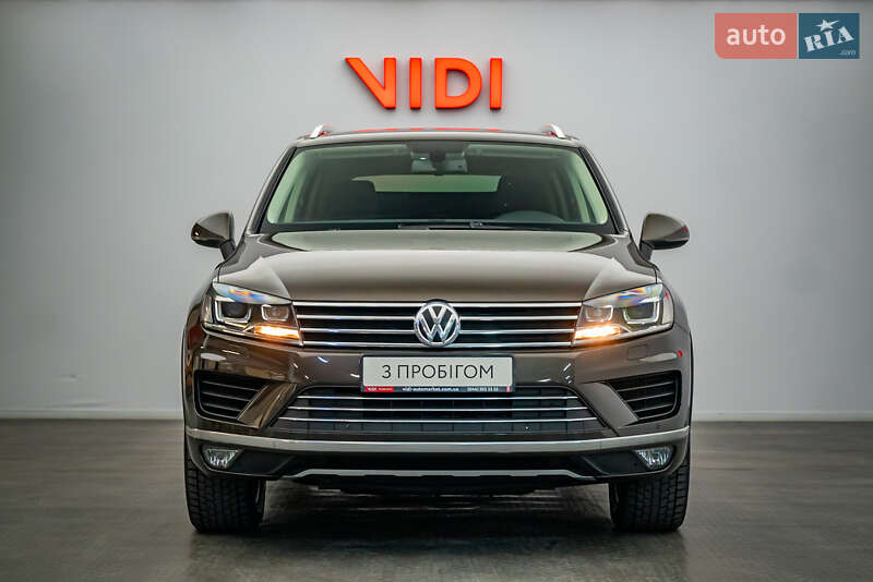 Позашляховик / Кросовер Volkswagen Touareg 2015 в Києві