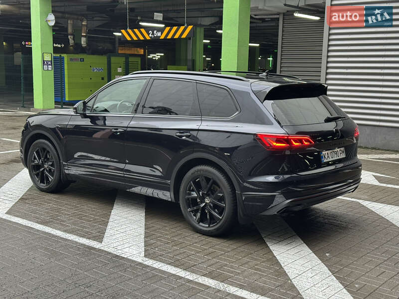 Внедорожник / Кроссовер Volkswagen Touareg 2021 в Киеве