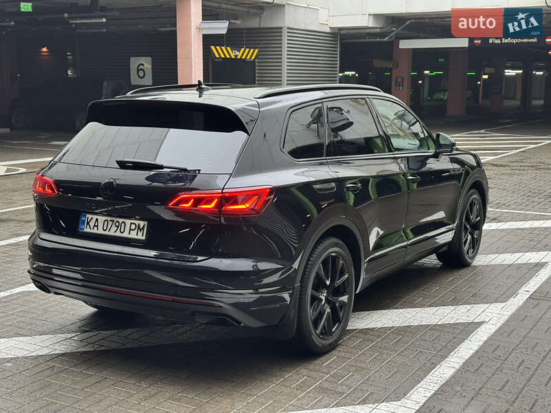 Внедорожник / Кроссовер Volkswagen Touareg 2021 в Киеве