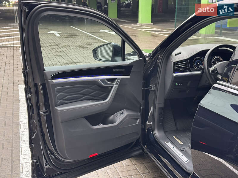 Внедорожник / Кроссовер Volkswagen Touareg 2021 в Киеве