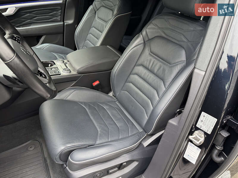 Внедорожник / Кроссовер Volkswagen Touareg 2021 в Киеве