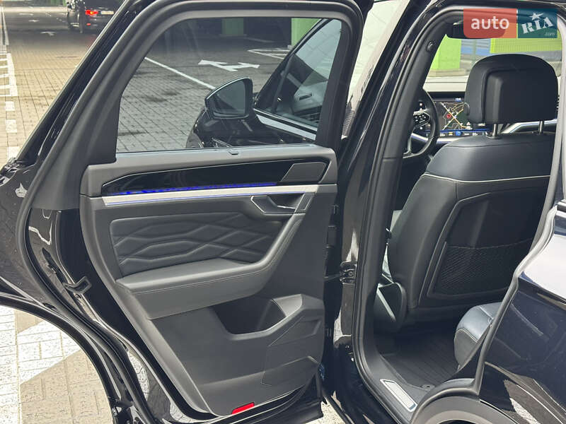 Внедорожник / Кроссовер Volkswagen Touareg 2021 в Киеве