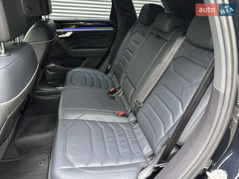 Внедорожник / Кроссовер Volkswagen Touareg 2021 в Киеве