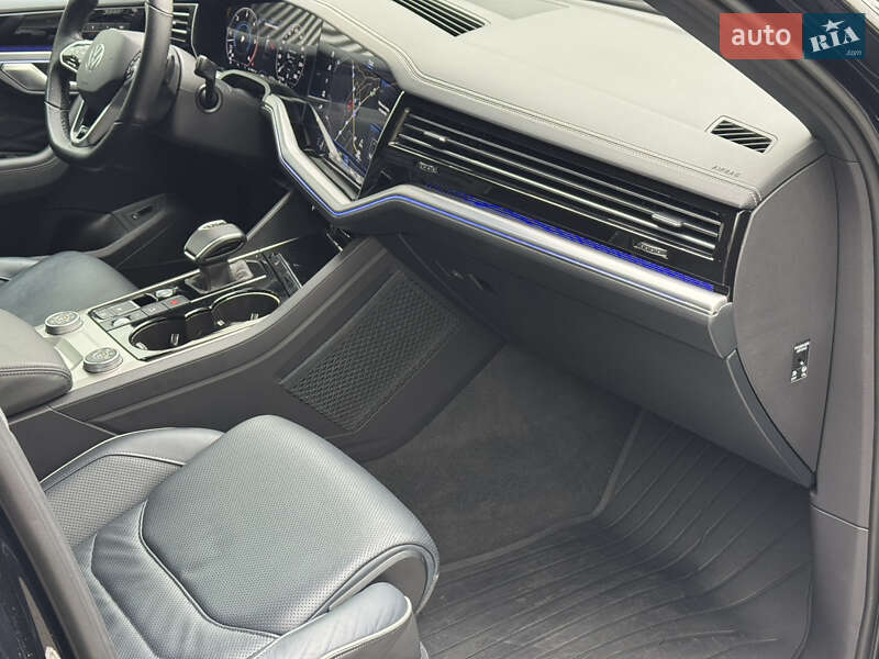 Внедорожник / Кроссовер Volkswagen Touareg 2021 в Киеве