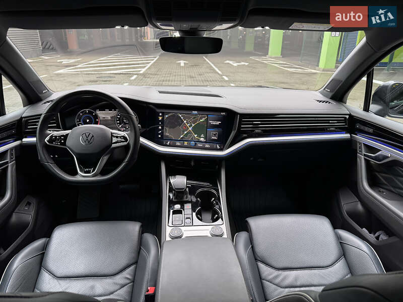 Внедорожник / Кроссовер Volkswagen Touareg 2021 в Киеве