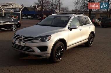 Позашляховик / Кросовер Volkswagen Touareg 2015 в Полтаві