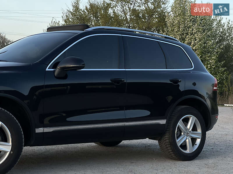 Внедорожник / Кроссовер Volkswagen Touareg 2013 в Бердичеве