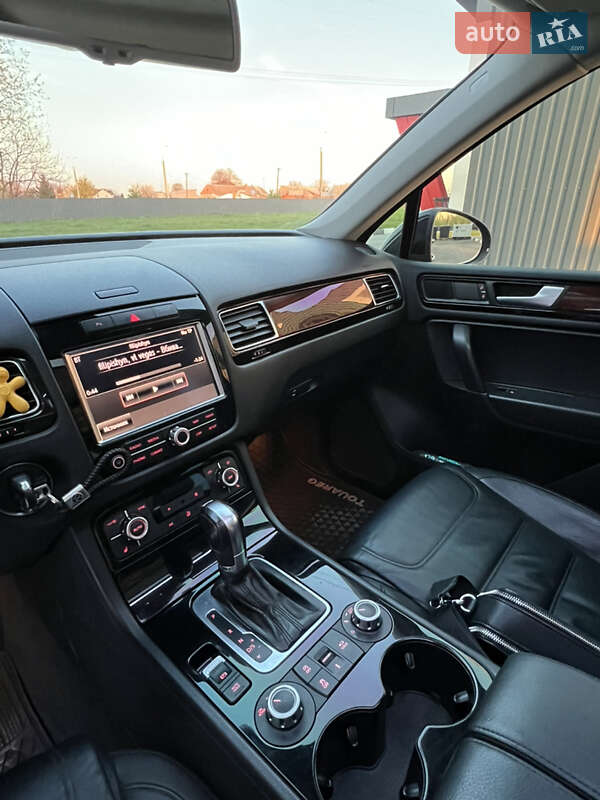 Внедорожник / Кроссовер Volkswagen Touareg 2013 в Бердичеве