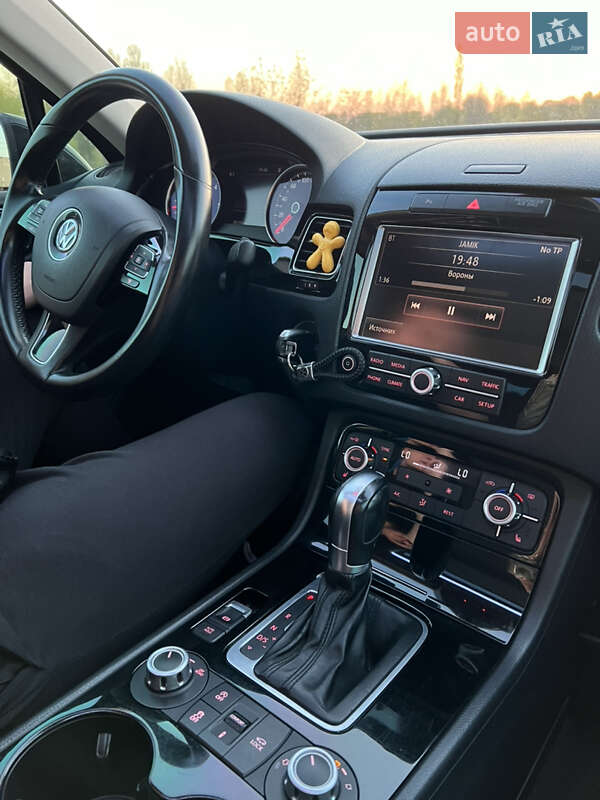 Внедорожник / Кроссовер Volkswagen Touareg 2013 в Бердичеве