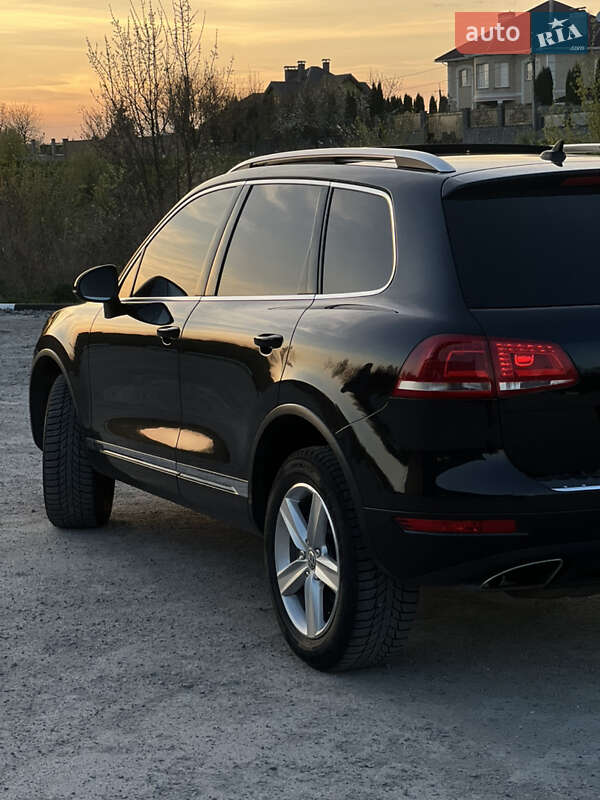 Внедорожник / Кроссовер Volkswagen Touareg 2013 в Бердичеве