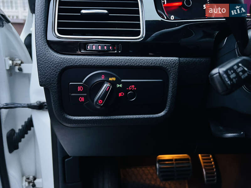 Внедорожник / Кроссовер Volkswagen Touareg 2013 в Одессе