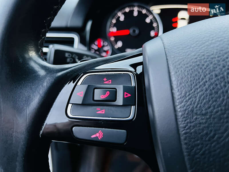 Внедорожник / Кроссовер Volkswagen Touareg 2013 в Одессе