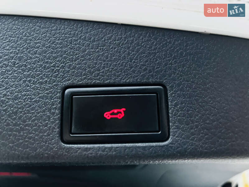 Внедорожник / Кроссовер Volkswagen Touareg 2013 в Одессе