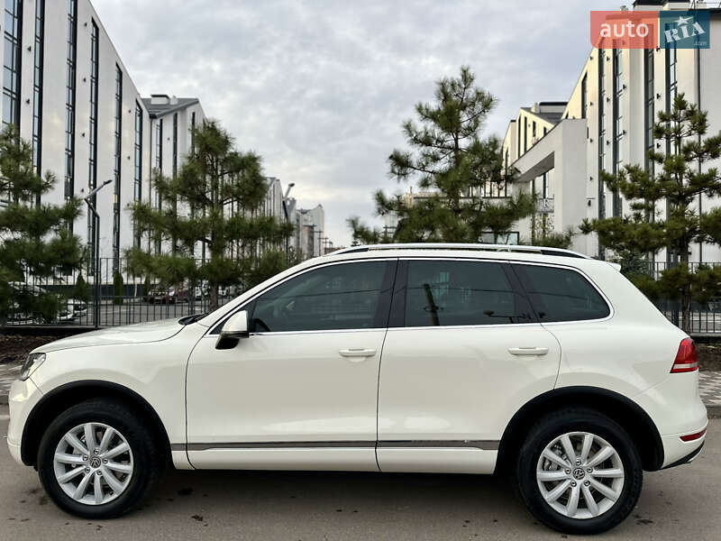 Внедорожник / Кроссовер Volkswagen Touareg 2010 в Киеве