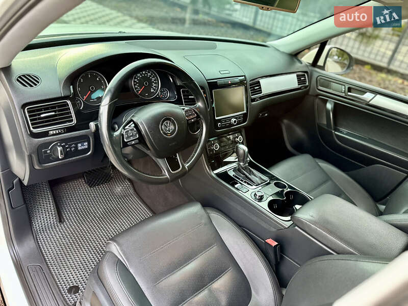 Внедорожник / Кроссовер Volkswagen Touareg 2010 в Киеве