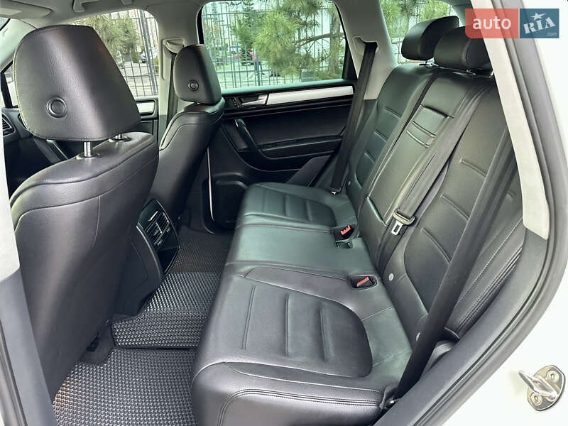 Внедорожник / Кроссовер Volkswagen Touareg 2010 в Киеве