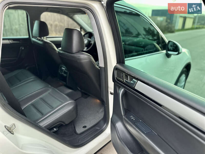 Внедорожник / Кроссовер Volkswagen Touareg 2010 в Киеве